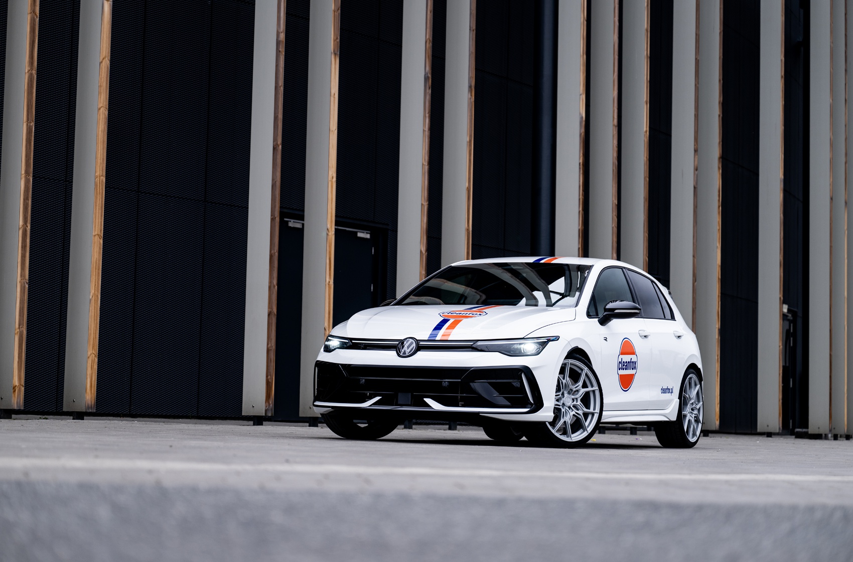 Vesser VSR3 on Volkswagen Golf R — Satin Silver Precision article image