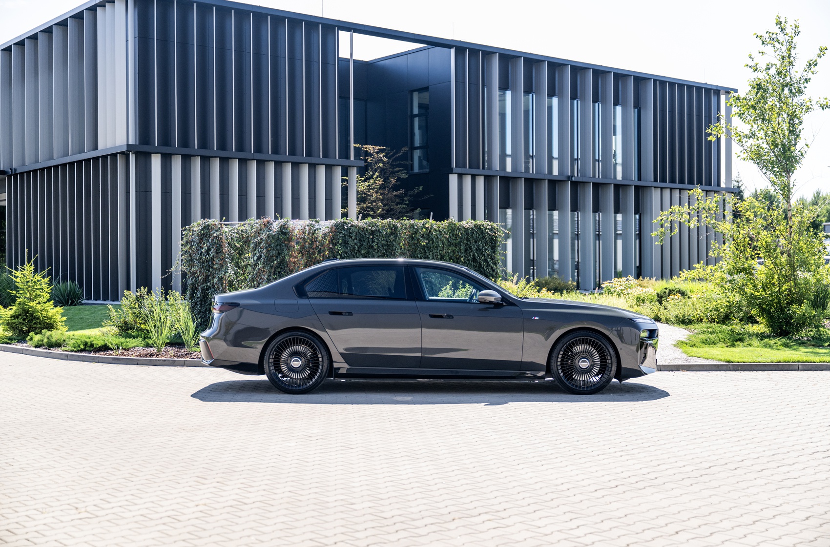 Vesser VSR9 on BMW i7 — Forged Executive Presence article image
